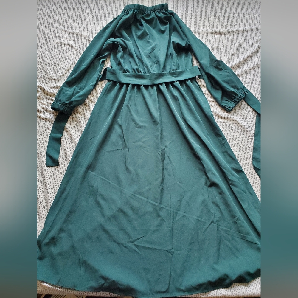 Womens Green Round Neck Full Length Long Sleeve Dress Size Medium